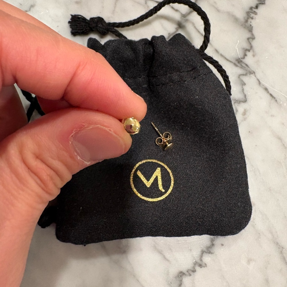 Mejuri Thumbtack 14K Gold Stud Earrings